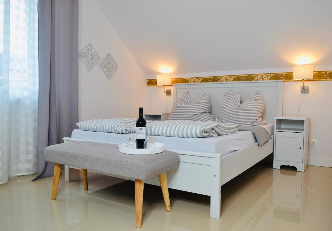 Iwona Pokoje Apartamenty Karwia Exterior foto